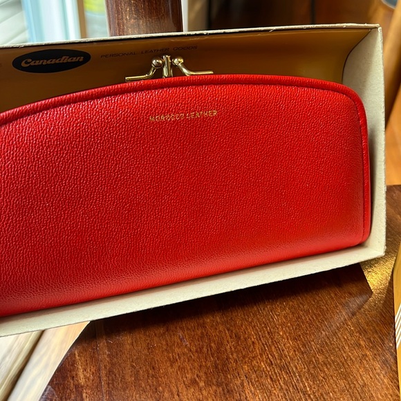 Stunning Red Leather Wallet - Picture 1 of 11